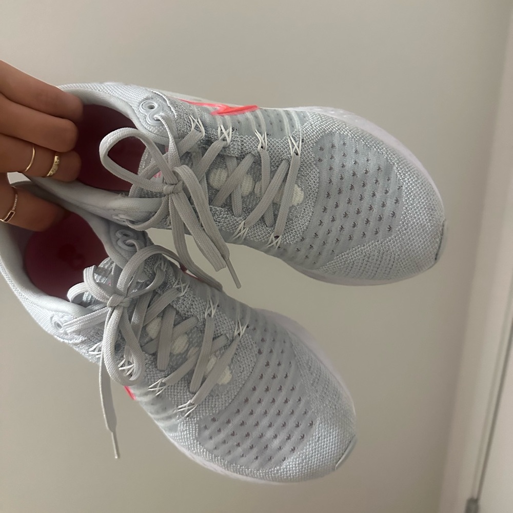 Im selling my nike for running brand new. They only have been used twice.